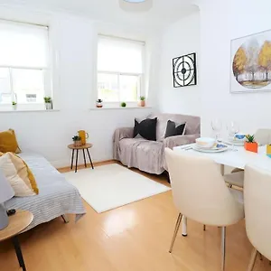 Stylish Sea Front 2 Bed For 6 Guests Apartment